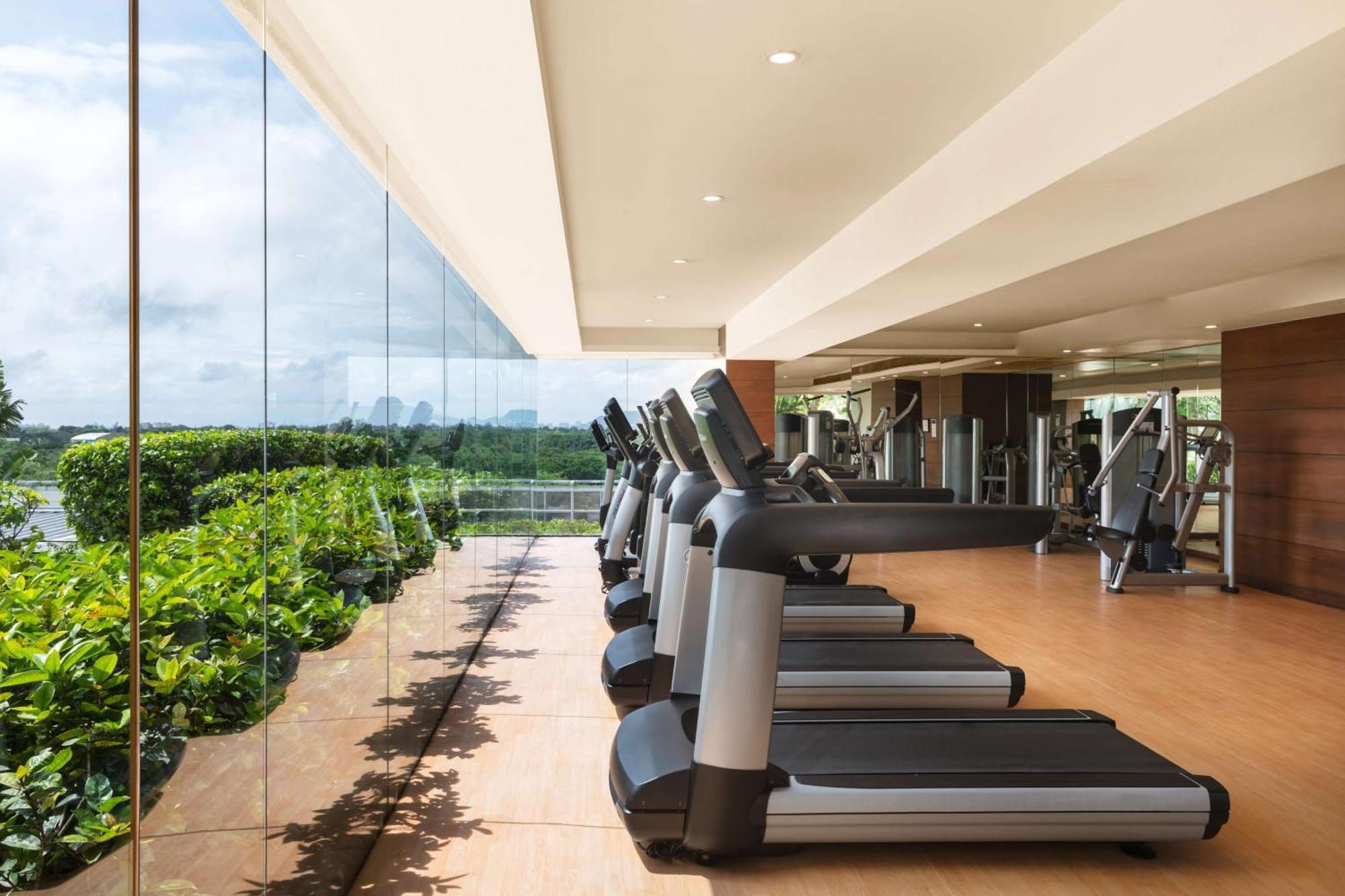 Hyatt Pune Exterior foto The gym at the hotel