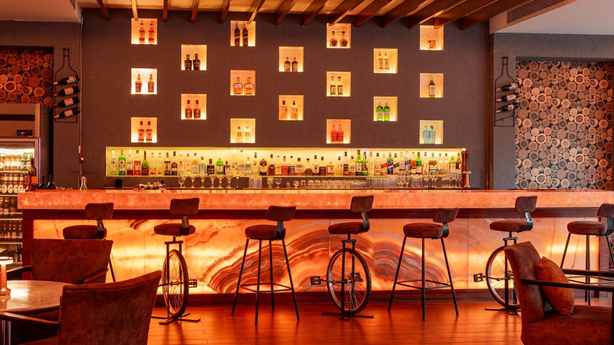 Hyatt Pune Exterior foto The bar at the 101 bar