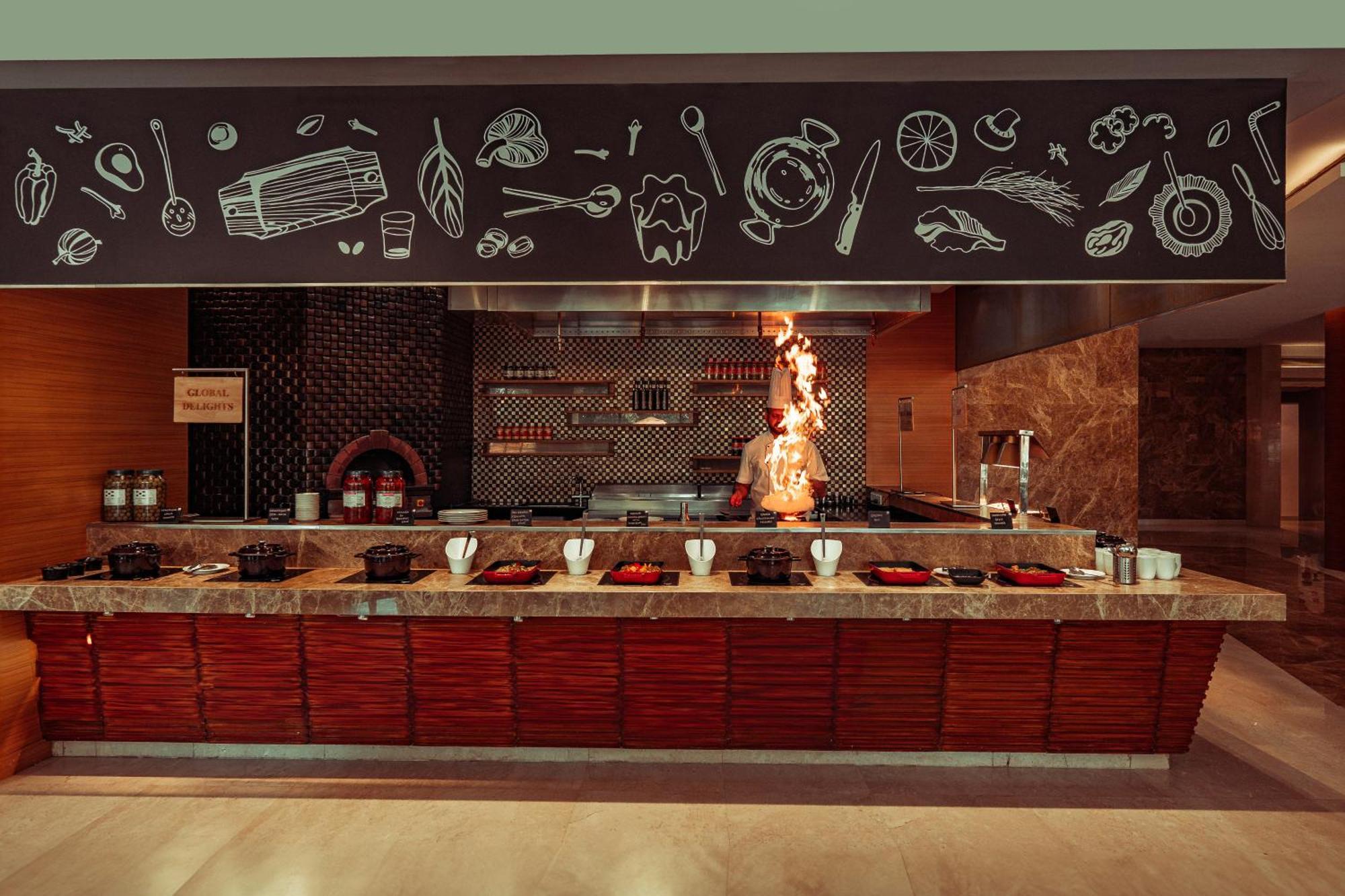 Hyatt Pune Exterior foto A live kitchen at a hotel